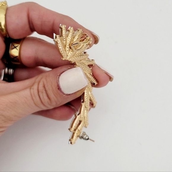 NEW ✨️ Single Gold & Crystal Leaf Design Ear Crawler/Cuff Earring - Picture 7 of 10
